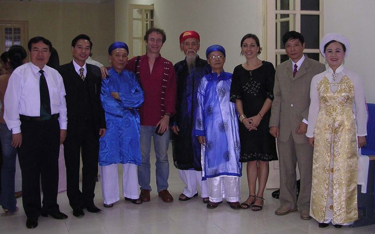 Concierto en Hanoi en 2008 Concierto en Hanoi en 2008 con Miembros de la Sociedad guitarrística