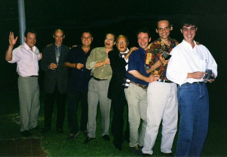 “Bailando una conga”, junio 2000 en la Albufera de Valencia con Marcelo de la Puebla, Roberto Ausell, Javier García Moreno, Leo Brouwer, Alirio Díaz, Jorge Orozco, Roland Dyens y Paco Serrano.