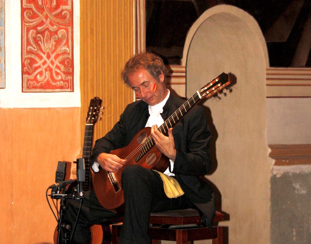 Concierto en el Festival Internacional de Guitarra Gil-Orozco de Requena. Iglesia de Santa María, 1 de julio de 2012.